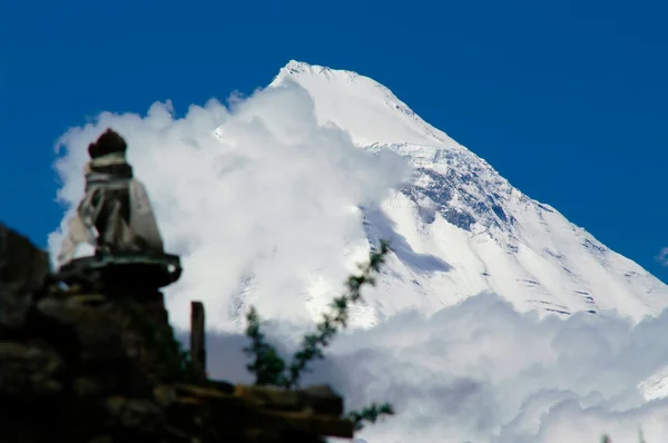 Dhaulagiri seen from Muktinath temple — Stock Photo, Image