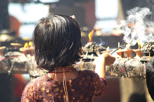 MANAKAMANA, NP - CIRCA AUGUST 2012 - Little girl in Manakamana h — Stock Photo, Image