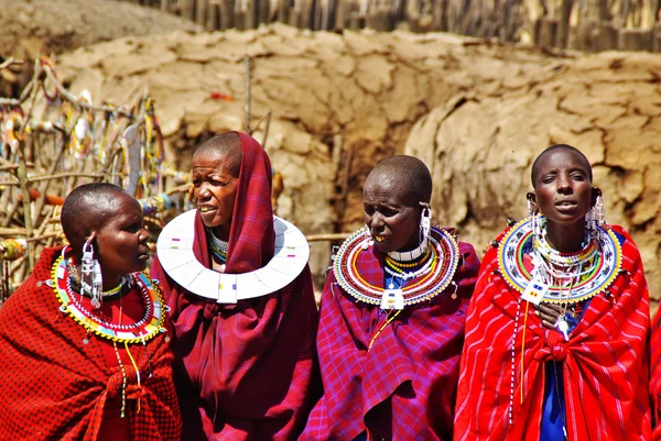 Arusha, Tz - Circa augustus 2010 - Masai dorp in Serengeti Nati — Stockfoto
