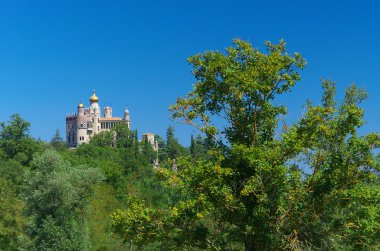Rocchetta Mattei kale görünümü.