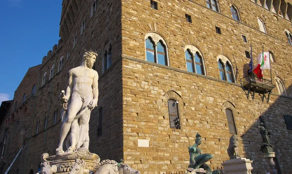Fuente de Neptuno y Palazzo della Signoria en Florencia — Foto de Stock
