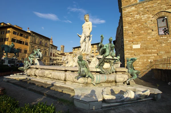 Fuente de Neptuno y Palazzo della Signoria en Florencia — Foto de Stock