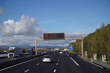 Otoyolda trafik vardı.