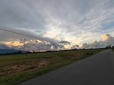 Doğanın üzerinde güzel bir gün batımı