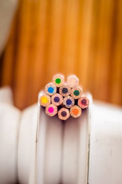 çizim için renkli ahşap kalemler set