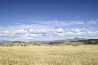 Bulutlar ile dağ manzara