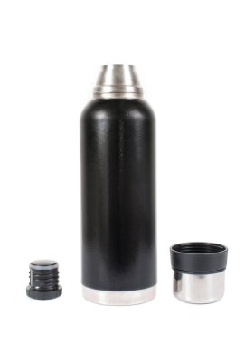 Siyah metal açık termos beyaz arkaplanda izole.