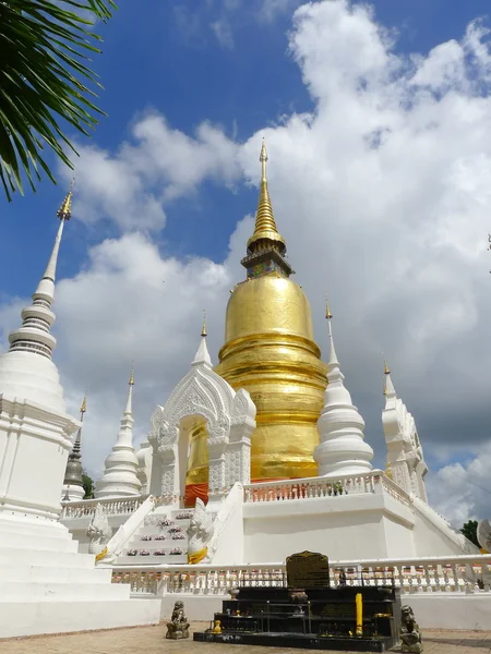 タイの黄金塔寺 — ストック写真