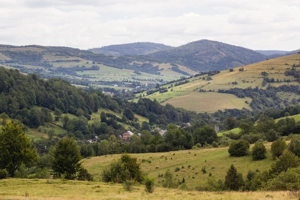 Sommerliche Berglandschaft — Stockfoto