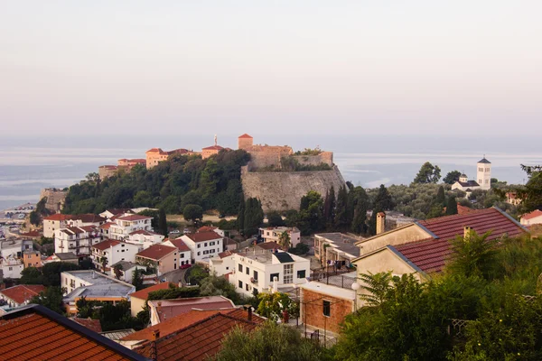 Sunrise manzara eski kasaba Ulcinj, Adriyatik Denizi