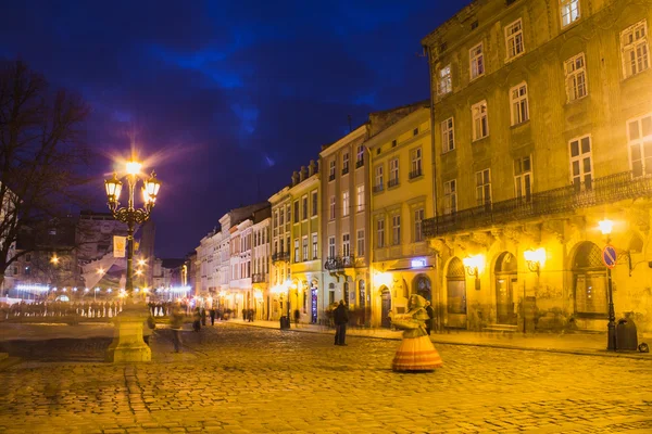 Paisagem noturna da antiga cidade europeia — Fotografia de Stock