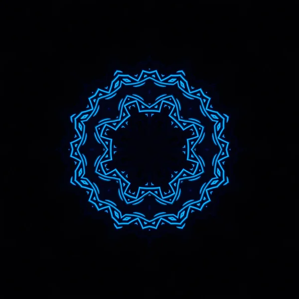 Logo ya da amblem için neon desenli siyah bir arkaplanda dairesel neon deseni. Geometrik desen. Geometrik desen.