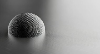Parlak bir yüzey üzerinde dinlenen dokulu bir kürenin yakından, tek renkli görüntüsü, minimalist ve fütürist bir estetik yaratıyor..