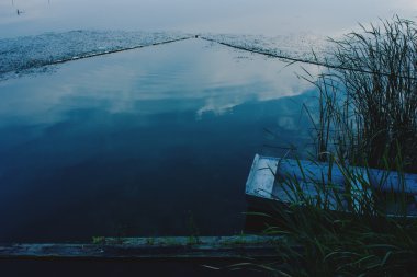 Sakin Nehri üzerinde tekne bobs