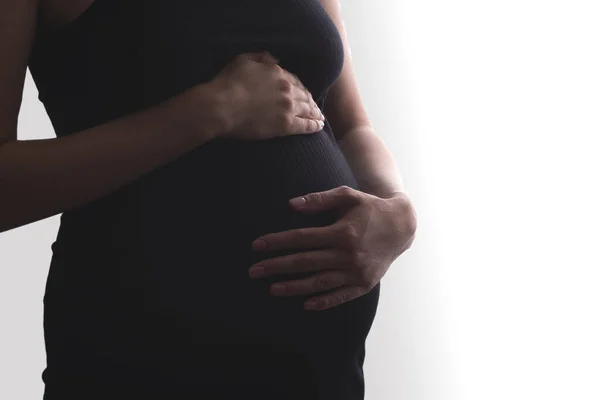 Silueta Primer Plano Mujer Embarazada Vestido Negro Con Mano Vientre — Foto de Stock