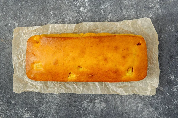 Gri Arkaplanda Kek Mango Keki Üst Görünüm Kopyalama Alanı — Stok fotoğraf