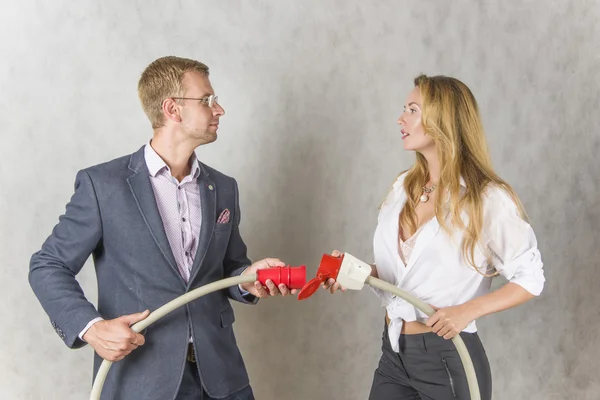 erkek ve kadın güç ilişkileri içerir