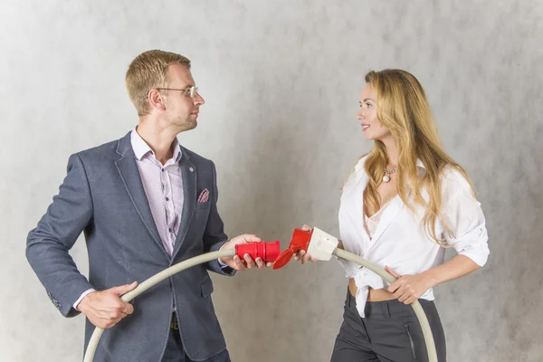 erkek ve kadın güç ilişkileri içerir