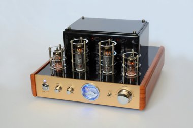 Retro Hi Fi stereo Vana amp