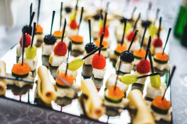 ?marshmallow ve çilek ile essert