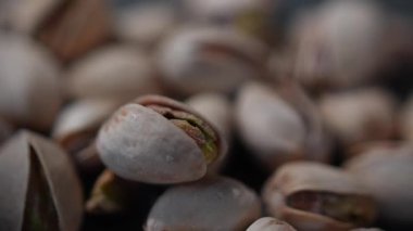 Sağlıklı gıda kavramları için taze yaban mersinli yoğurda 4K yakın plan.