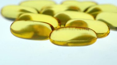 Günlük Beslenme, Kalp ve Beyin Desteği, Sağlıklı Yaşam Tarzı Konsepti için Omega 3 Balık Yağı Kapsülleri