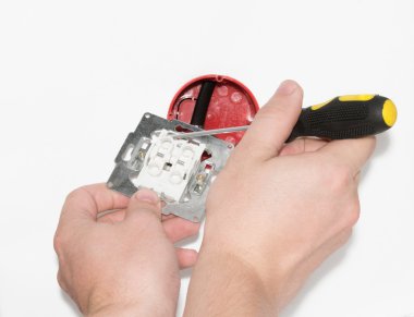 Duvara yakın çekim anahtarı ayarlama