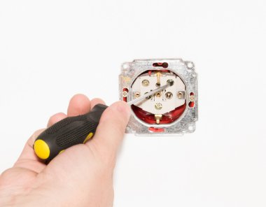 Uygun yüklemenin ve elektrik soketleri bağlantısı