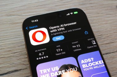 Ostrava, Çek Cumhuriyeti - 3 Temmuz 2025: VPN mobil uygulamalı Opera AI tarayıcılı Apple uygulama mağazası