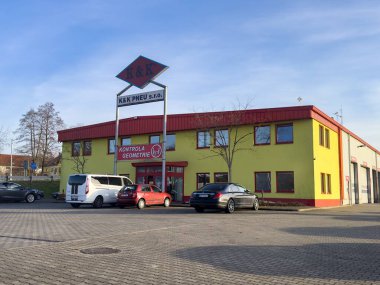 Senov, Çek Cumhuriyeti - 25 Kasım 2024: Çek Cumhuriyeti 'nde lastik hizmeti K ve K Pneu