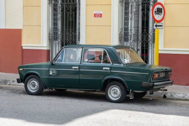 Matanzas, Küba - 4 Eylül 2023: Lada VAZ 2106 1500 Rus klasik arabası Matanzas, Küba sokaklarında