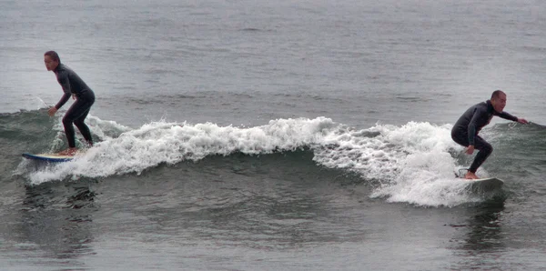 Güney Kaliforniya'nın iki sörfçü 
