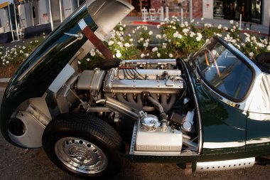 1960'larda spor araba motor yakın çekim