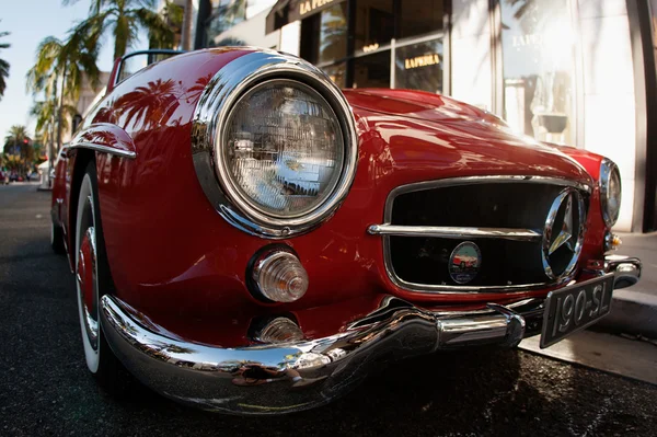 고전적인 1950 년대 빨간 유럽 스포츠 자동차 — 스톡 사진