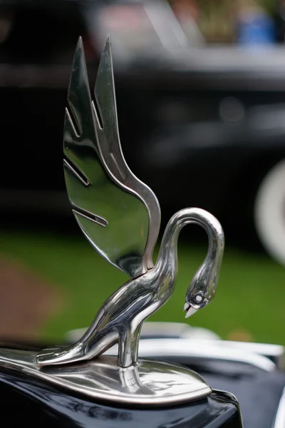 1930'larda klasik otomobil kukuleta süs