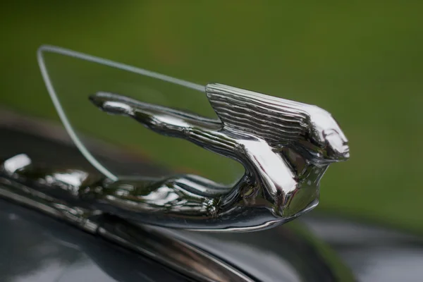 1930 年代の車のフードの装飾 — ストック写真