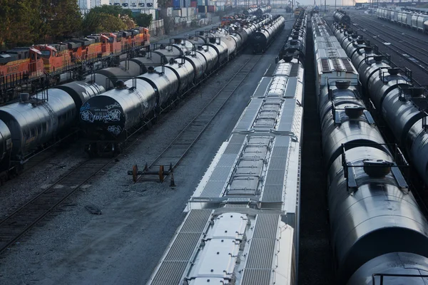 Navlun araba demiryolu bahçesinde