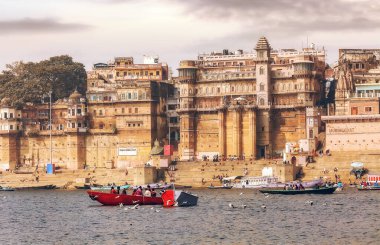 Ganj nehri manzaralı tarihi Varanasi şehir mimarisi