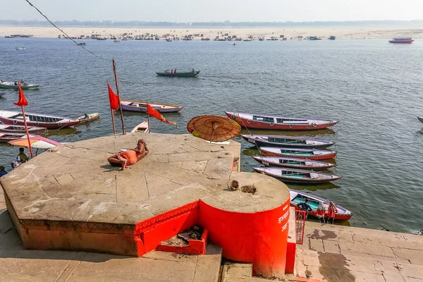 Luchtfoto Van Ganges Rivier Ghat Met Houten Boten — Stockfoto