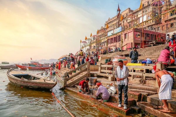 Turisták Zarándokok Varanasi Gangesz Folyón Ghat Kumbh Mela Héten 2019 — Stock Fotó