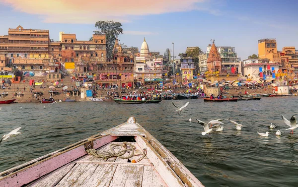 Arquitetura Cidade Varanasi Com Vista Para Ofertas Migratórias Rio Ganges — Fotografia de Stock