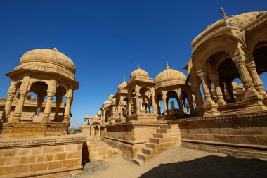 Boda Bagh Jaisalmer, Rajasthan 'daki kraliyet mezarlarının muhteşem ortaçağ kalıntıları.  