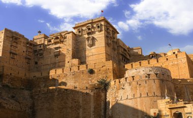 Sarı kumtaşından yapılmış Rajasthan 'ın altın kalesinin görüntüsü..