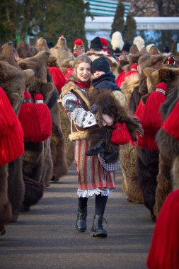 Comanesti, Ayı Dansı, Bacau, Romanya 'dan kış gelenekleri ve gelenekleri festivali