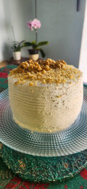 Cevizli kek Dulce de leche ile dolu.