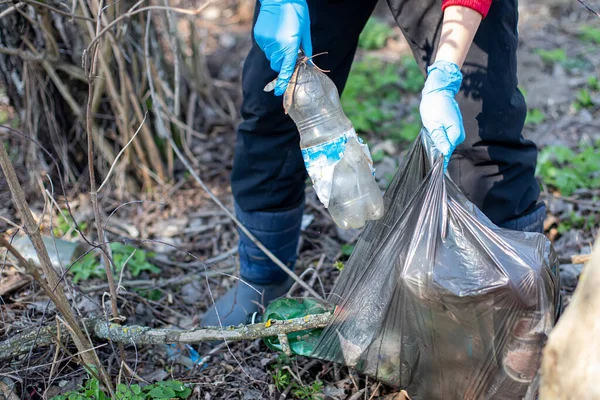 Activistas Envueltos Trabajo Limpieza Ambiental —  Fotos de Stock