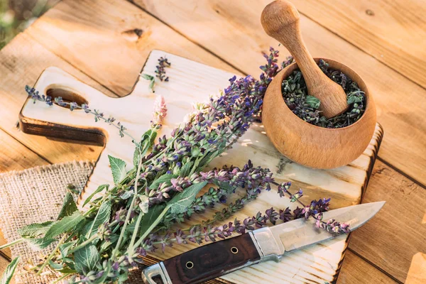 Transparentes Glas Mit Kortikalkkorken Mit Trockenem Gras — Stockfoto