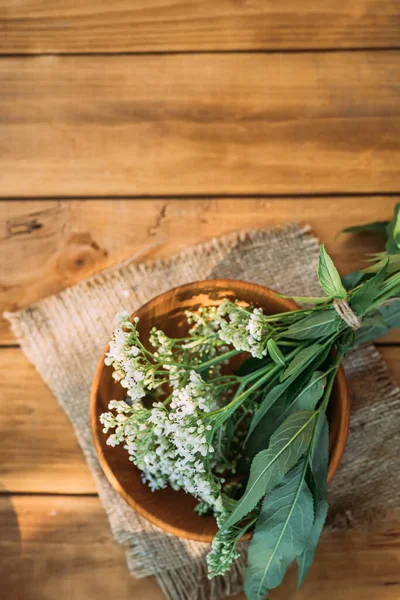 Buquet Valeriana Sobre Mesa Madera Recoger Hierbas Medicinales Durante Floración — Foto de Stock
