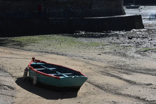 Pornic plajında bir tekne.