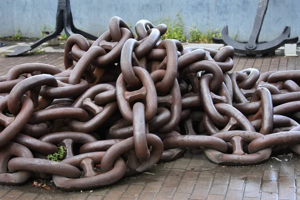 İspanya Bilbao 'da muazzam gemi zinciri